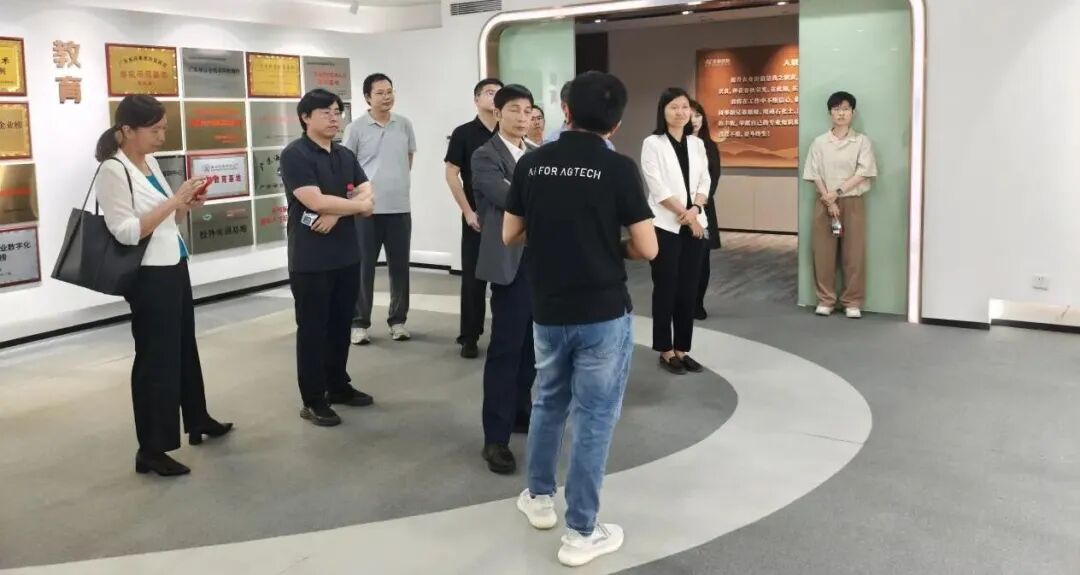榆林大学农业与生物技术学院党委书记一行到访安博电竞控股，共探校企结合与智慧农业新机缘